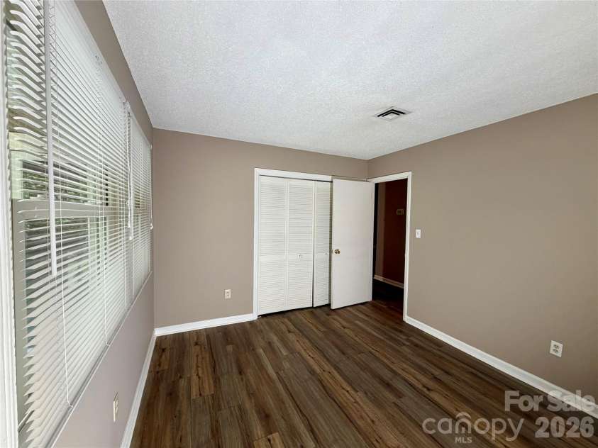 8 Creekside Lane, Asheville, NC 28803.  MLS# CAR4372545, YatesRealty ID 16791. 