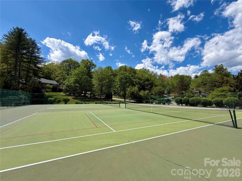 8 Creekside Lane, Asheville, NC 28803.  MLS# CAR4372545, YatesRealty ID 16791. 