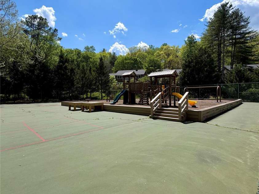 8 Creekside Lane, Asheville, NC 28803.  MLS# CAR4372545, YatesRealty ID 16791. 