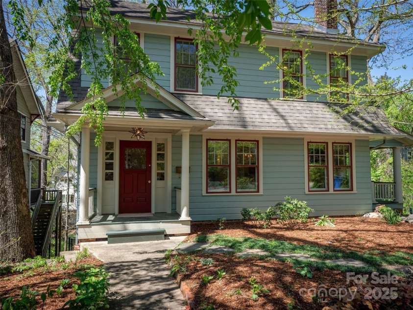 27 Westover Drive, Asheville, NC 28801.  MLS# CAR4250463, YatesRealty ID 16792. 