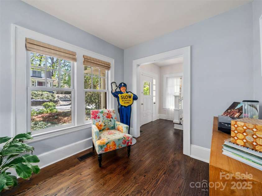 27 Westover Drive, Asheville, NC 28801.  MLS# CAR4250463, YatesRealty ID 16792. 