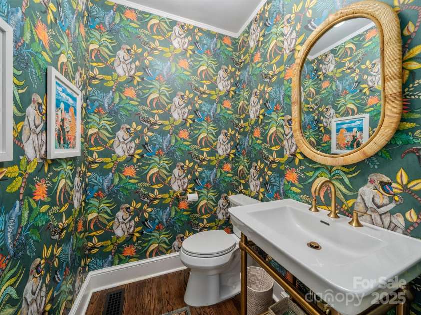 27 Westover Drive, Asheville, NC 28801.  MLS# CAR4250463, YatesRealty ID 16792. 