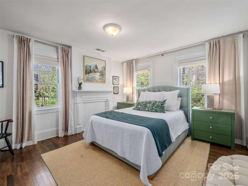 27 Westover Drive, Asheville, NC 28801.  MLS# CAR4250463, YatesRealty ID 16792. 