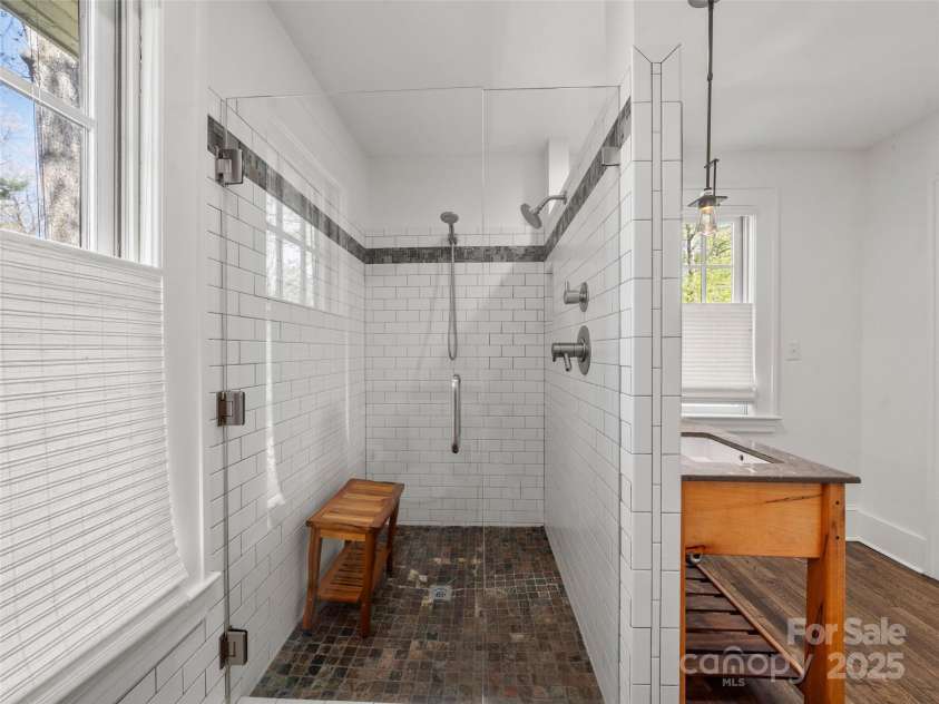 27 Westover Drive, Asheville, NC 28801.  MLS# CAR4250463, YatesRealty ID 16792. 