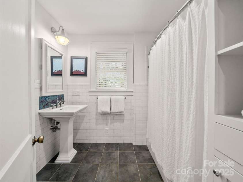 27 Westover Drive, Asheville, NC 28801.  MLS# CAR4250463, YatesRealty ID 16792. 