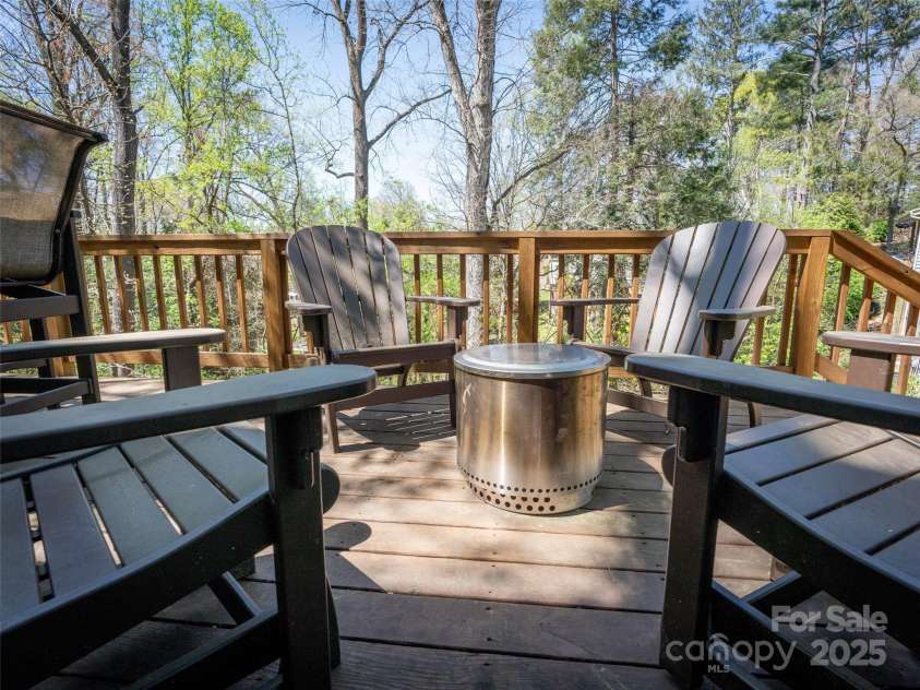 27 Westover Drive, Asheville, NC 28801.  MLS# CAR4250463, YatesRealty ID 16792. 