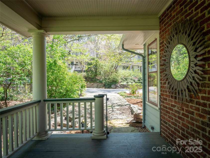 27 Westover Drive, Asheville, NC 28801.  MLS# CAR4250463, YatesRealty ID 16792. 