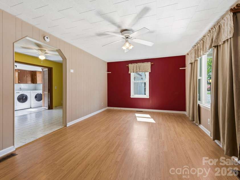318 Resort Street, Hendersonville, NC 28792.  MLS# CAR4373822, YatesRealty ID 16792. 