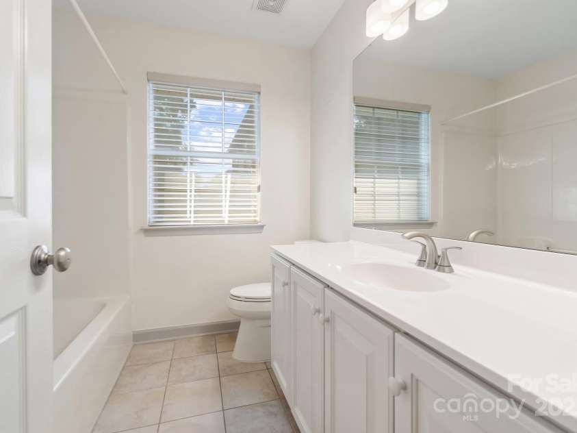 12013 Regent Ridge Lane, Charlotte, NC 28278.  MLS# CAR4254769, YatesRealty ID 16793. 2nd Bathroom