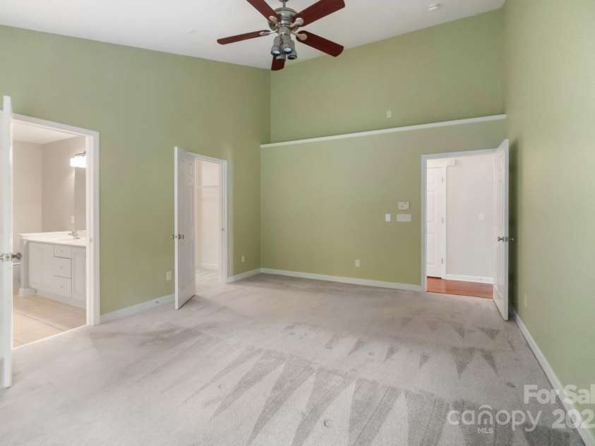 12013 Regent Ridge Lane, Charlotte, NC 28278.  MLS# CAR4254769, YatesRealty ID 16793. 2nd bPrimary Bedroomedroom