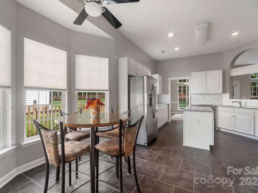 12013 Regent Ridge Lane, Charlotte, NC 28278.  MLS# CAR4254769, YatesRealty ID 16793. 