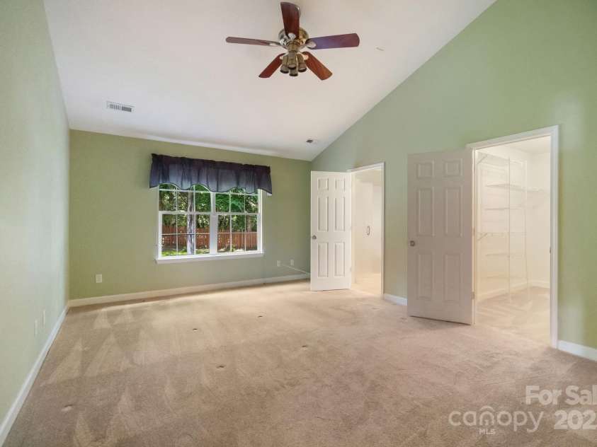 12013 Regent Ridge Lane, Charlotte, NC 28278.  MLS# CAR4254769, YatesRealty ID 16793. Primary bedroom - newer carpet