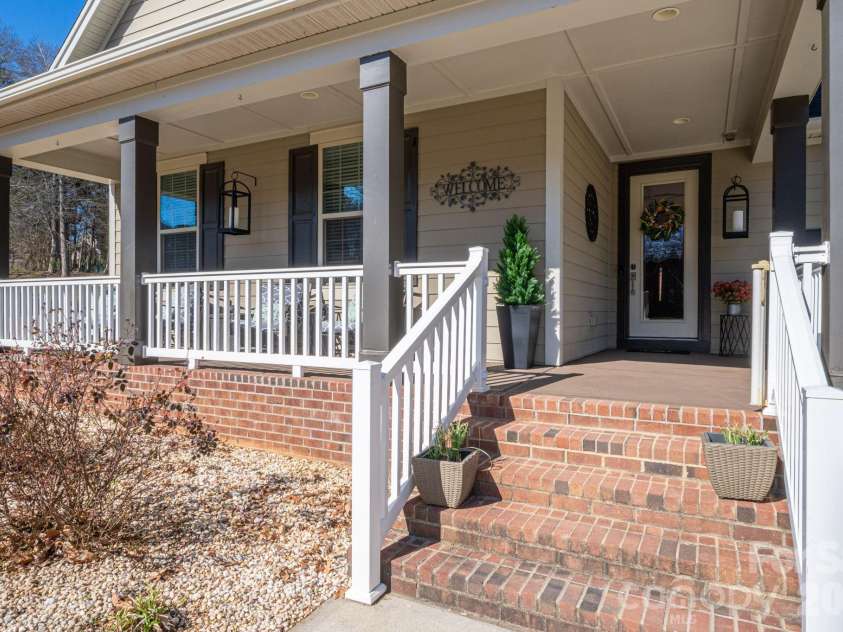 1819 Chesterfield Drive, Belmont, NC 28012.  MLS# CAR4349946, YatesRealty ID 16794. 