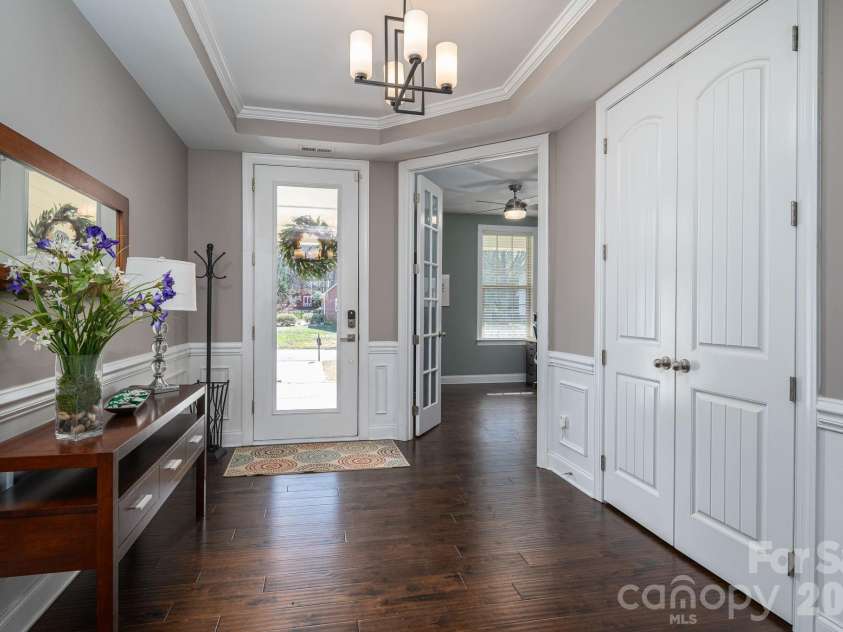 1819 Chesterfield Drive, Belmont, NC 28012.  MLS# CAR4349946, YatesRealty ID 16794. Foyer