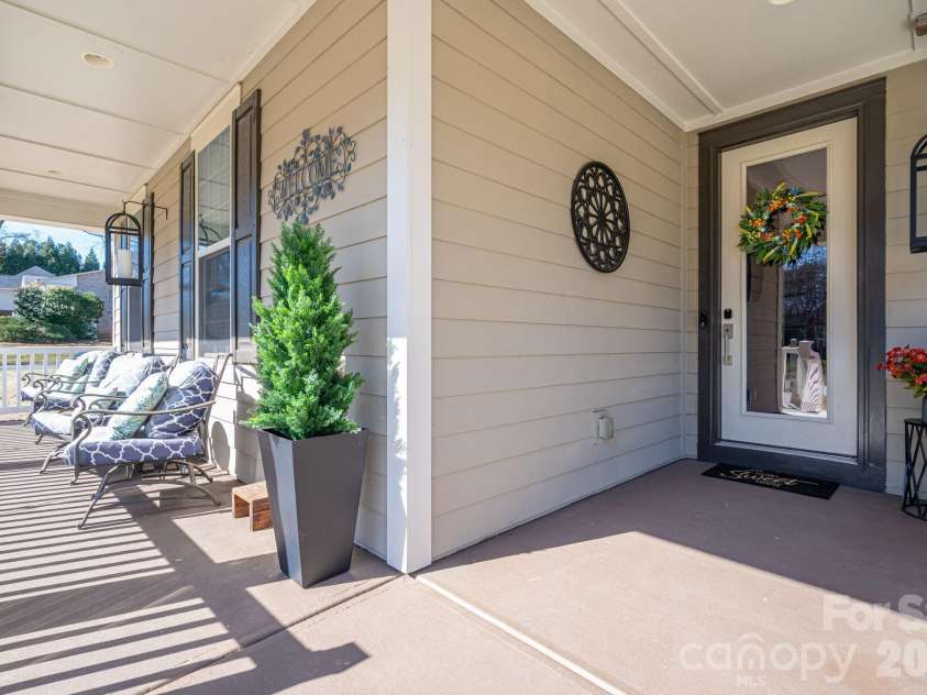 1819 Chesterfield Drive, Belmont, NC 28012.  MLS# CAR4349946, YatesRealty ID 16794. Front Porch