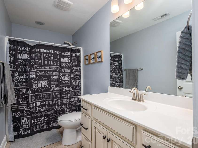 1819 Chesterfield Drive, Belmont, NC 28012.  MLS# CAR4349946, YatesRealty ID 16794. Full Bath 3