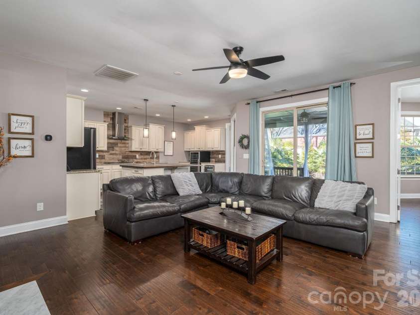 1819 Chesterfield Drive, Belmont, NC 28012.  MLS# CAR4349946, YatesRealty ID 16794. Great Room