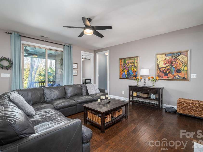 1819 Chesterfield Drive, Belmont, NC 28012.  MLS# CAR4349946, YatesRealty ID 16794. Great Room