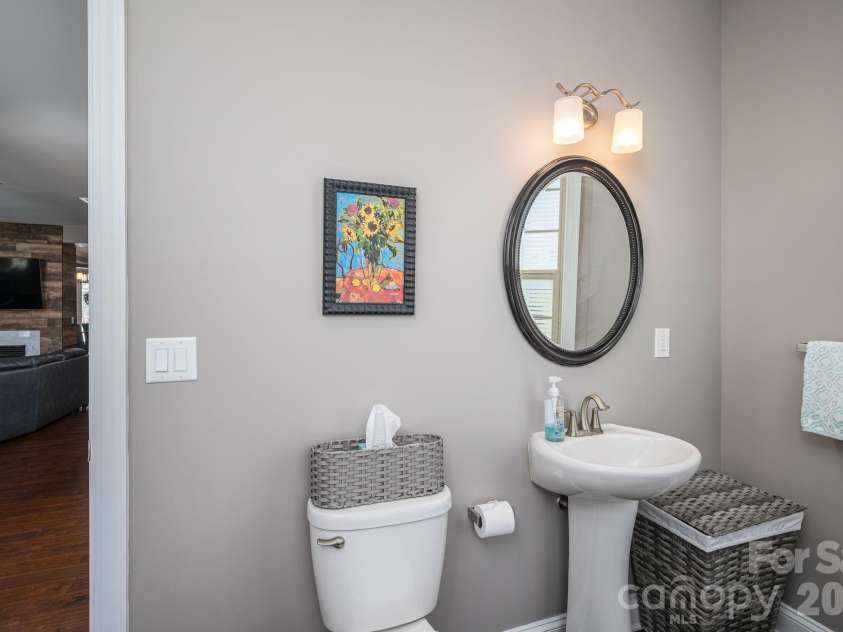 1819 Chesterfield Drive, Belmont, NC 28012.  MLS# CAR4349946, YatesRealty ID 16794. Half Bath