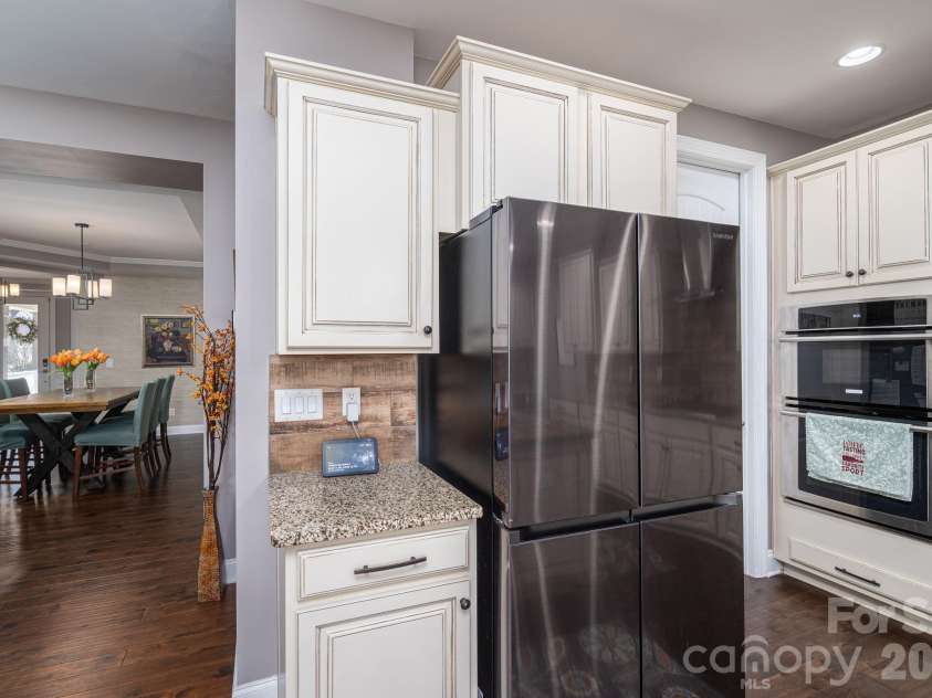 1819 Chesterfield Drive, Belmont, NC 28012.  MLS# CAR4349946, YatesRealty ID 16794. Kitcen