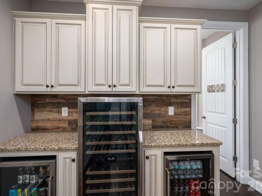 1819 Chesterfield Drive, Belmont, NC 28012.  MLS# CAR4349946, YatesRealty ID 16794. Kitchen