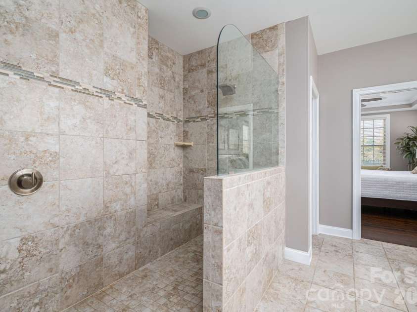 1819 Chesterfield Drive, Belmont, NC 28012.  MLS# CAR4349946, YatesRealty ID 16794. Primary Bathroom