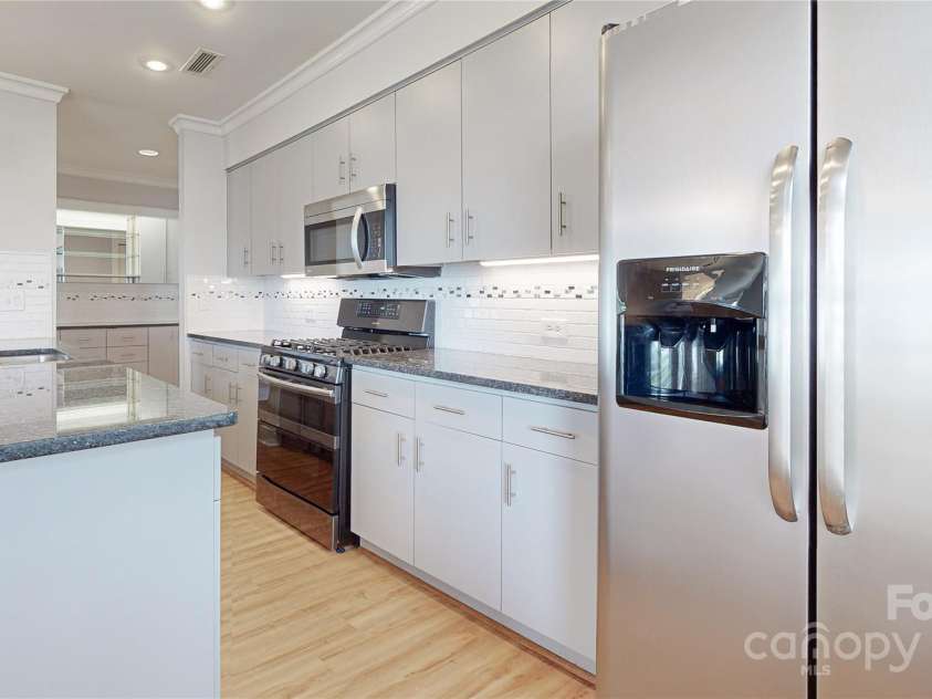 401 Lake Club Drive, Rock Hill, SC 29732.  MLS# CAR4264641, YatesRealty ID 16794. 