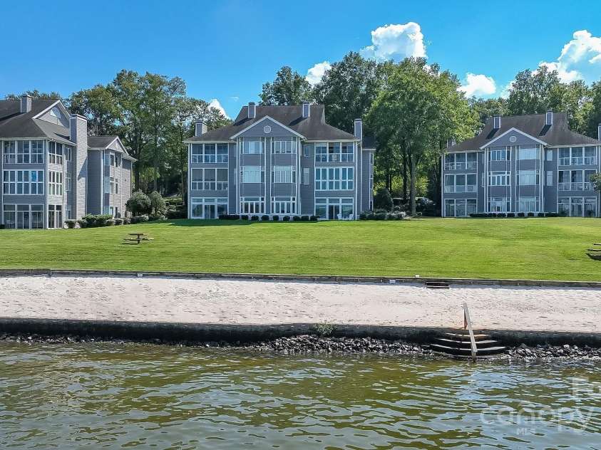 401 Lake Club Drive, Rock Hill, SC 29732.  MLS# CAR4264641, YatesRealty ID 16794. 