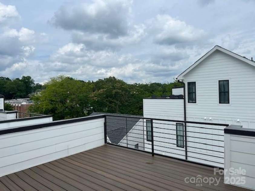 2025 Belmont Terraces Lane, Charlotte, NC 28205.  MLS# CAR4132114, YatesRealty ID 16795. 