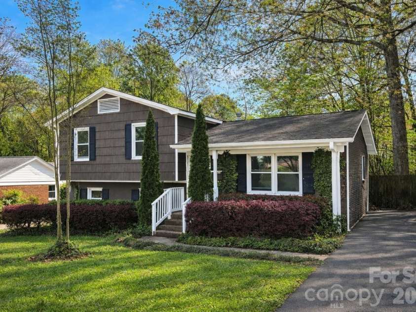 5000 Glenbrier Drive, Charlotte, NC 28212.  MLS# CAR4364700, YatesRealty ID 16795. 