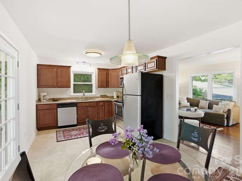 5000 Glenbrier Drive, Charlotte, NC 28212.  MLS# CAR4364700, YatesRealty ID 16795. 