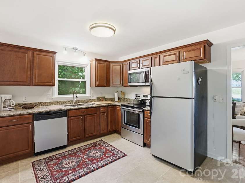 5000 Glenbrier Drive, Charlotte, NC 28212.  MLS# CAR4364700, YatesRealty ID 16795. 