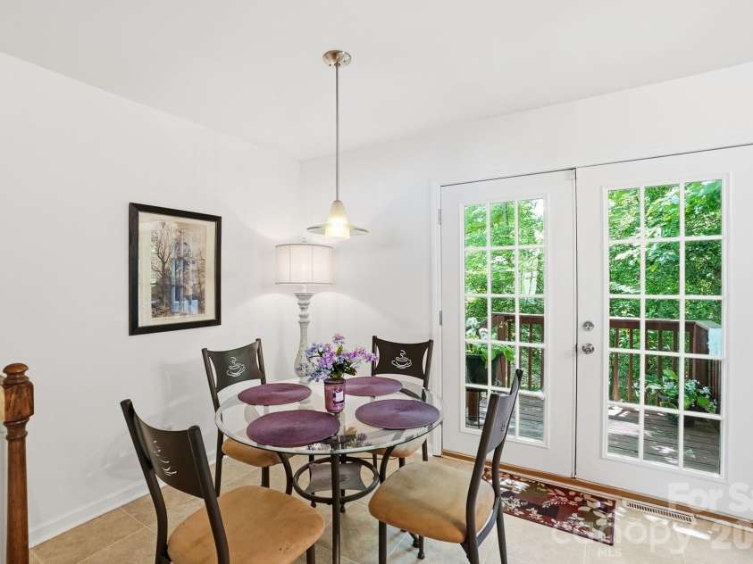 5000 Glenbrier Drive, Charlotte, NC 28212.  MLS# CAR4364700, YatesRealty ID 16795. 