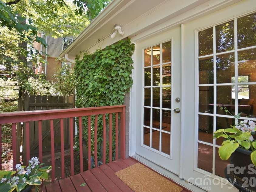 5000 Glenbrier Drive, Charlotte, NC 28212.  MLS# CAR4364700, YatesRealty ID 16795. 