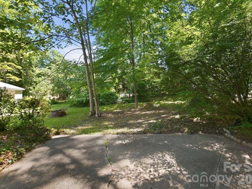 5000 Glenbrier Drive, Charlotte, NC 28212.  MLS# CAR4364700, YatesRealty ID 16795. 