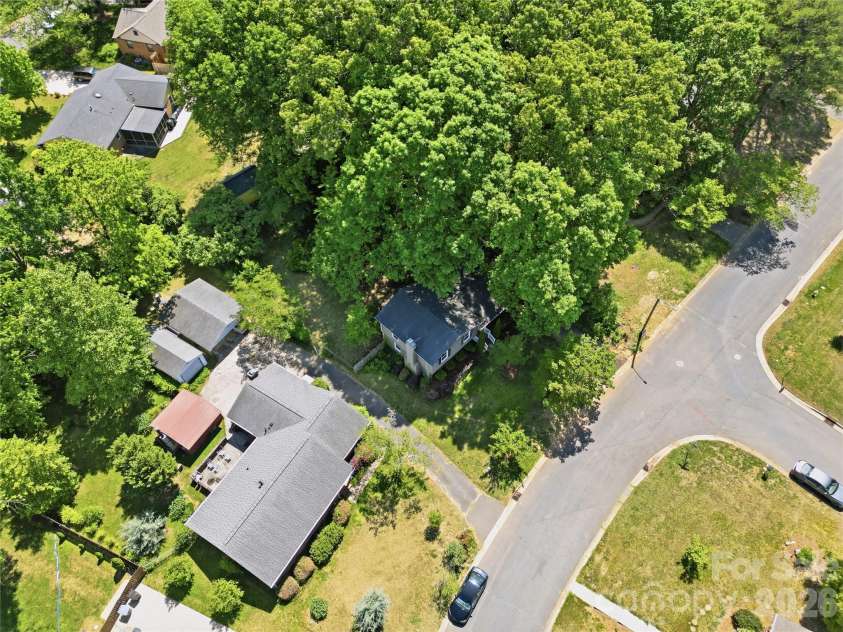 5000 Glenbrier Drive, Charlotte, NC 28212.  MLS# CAR4364700, YatesRealty ID 16795. 