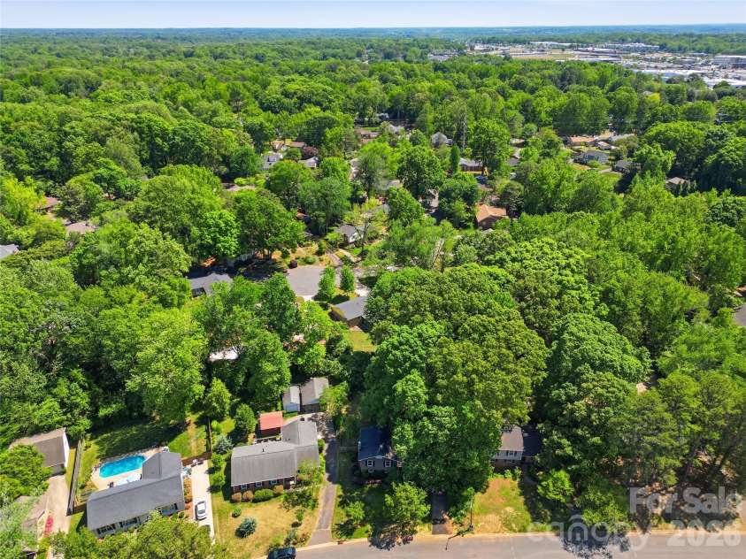 5000 Glenbrier Drive, Charlotte, NC 28212.  MLS# CAR4364700, YatesRealty ID 16795. 