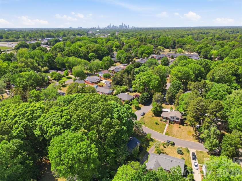 5000 Glenbrier Drive, Charlotte, NC 28212.  MLS# CAR4364700, YatesRealty ID 16795. 