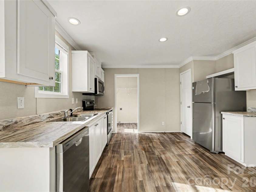 150 Silhouette Lane, Statesville, NC 28625.  MLS# CAR4368163, YatesRealty ID 16796. 