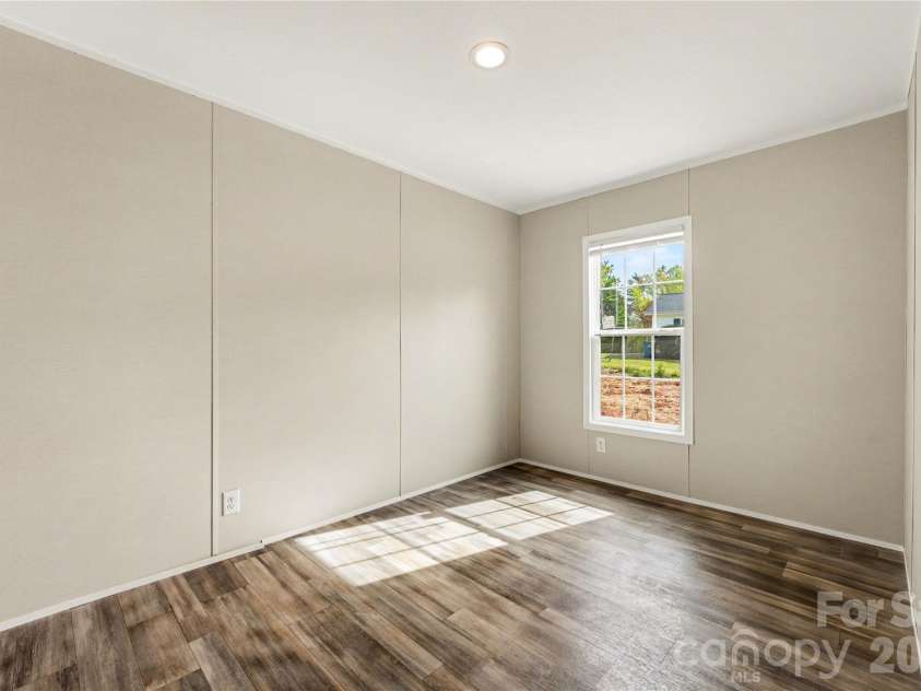 150 Silhouette Lane, Statesville, NC 28625.  MLS# CAR4368163, YatesRealty ID 16796. 