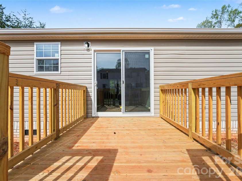 150 Silhouette Lane, Statesville, NC 28625.  MLS# CAR4368163, YatesRealty ID 16796. 