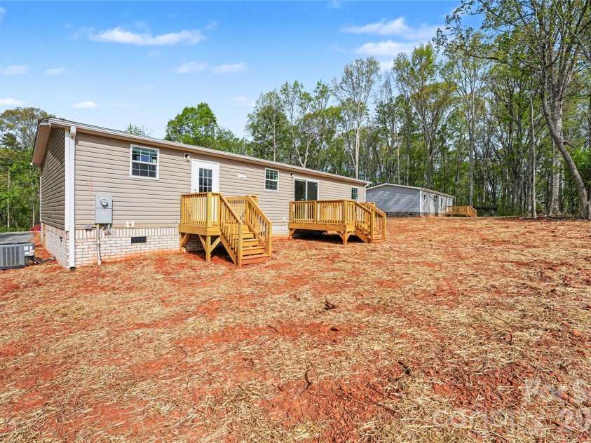 150 Silhouette Lane, Statesville, NC 28625.  MLS# CAR4368163, YatesRealty ID 16796. 