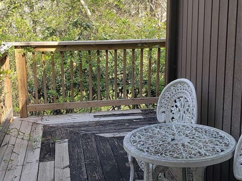 31 Samuel Lane, Candler, NC 28715.  MLS# CAR4257442, YatesRealty ID 16797. Deck