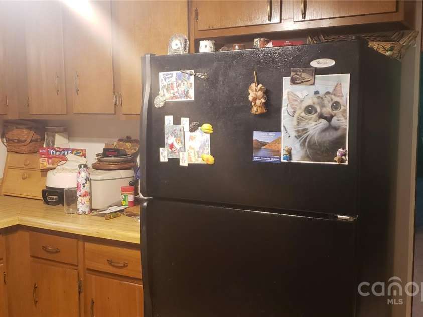31 Samuel Lane, Candler, NC 28715.  MLS# CAR4257442, YatesRealty ID 16797. Kitchen