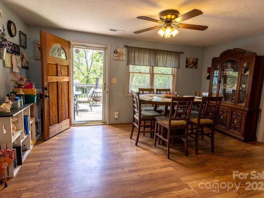 111 Cloverdale Drive, Hendersonville, NC 28791.  MLS# CAR4257460, YatesRealty ID 16798. 