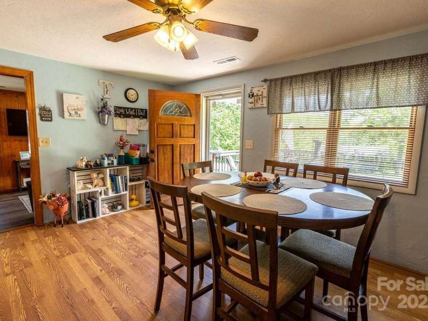 111 Cloverdale Drive, Hendersonville, NC 28791.  MLS# CAR4257460, YatesRealty ID 16798. 