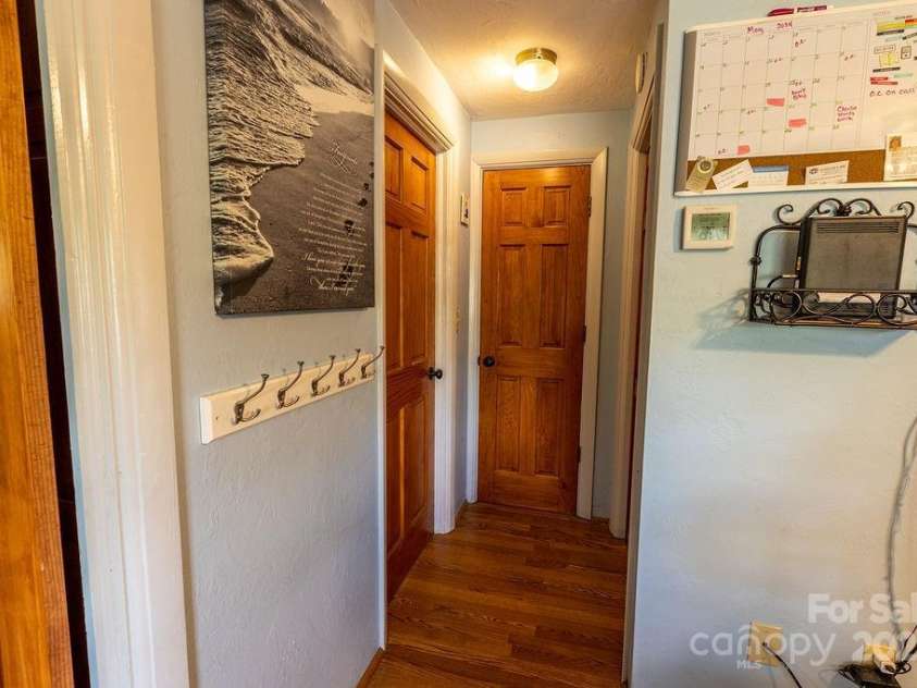 111 Cloverdale Drive, Hendersonville, NC 28791.  MLS# CAR4257460, YatesRealty ID 16798. 