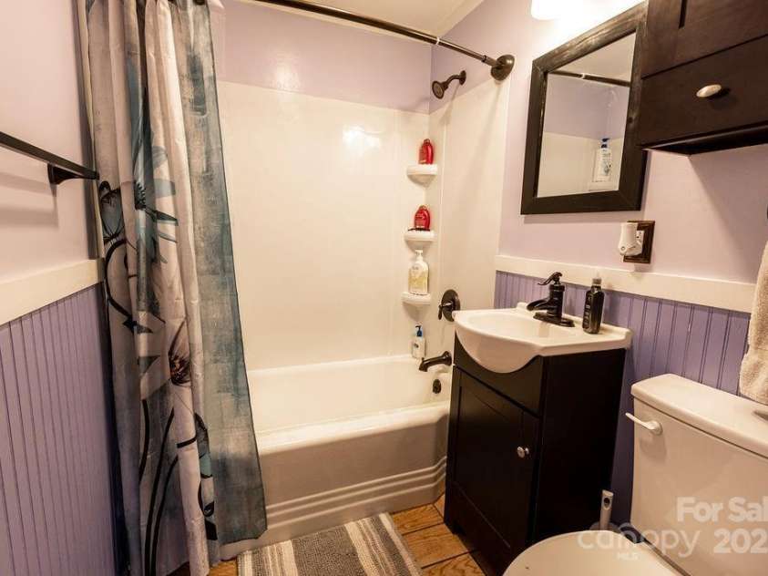 111 Cloverdale Drive, Hendersonville, NC 28791.  MLS# CAR4257460, YatesRealty ID 16798. 