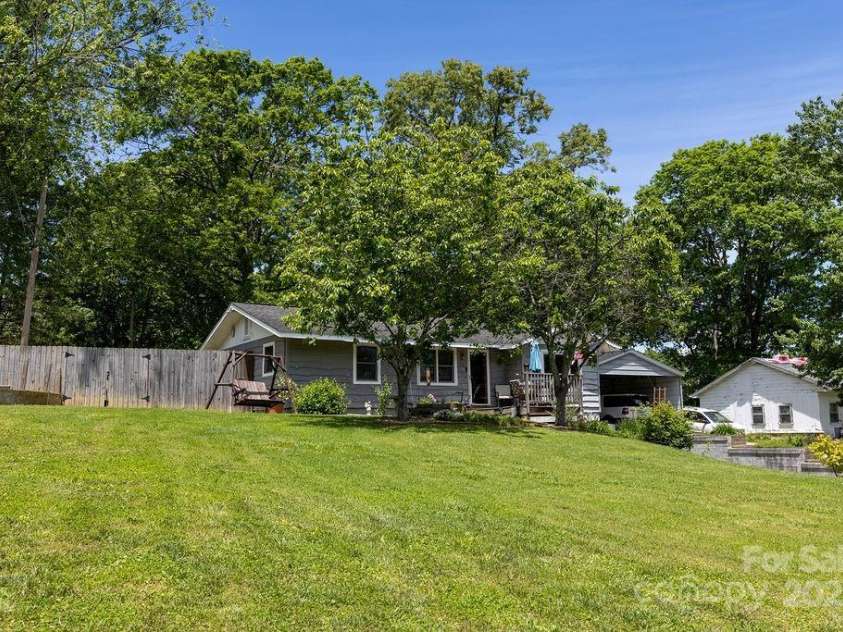 111 Cloverdale Drive, Hendersonville, NC 28791.  MLS# CAR4257460, YatesRealty ID 16798. 