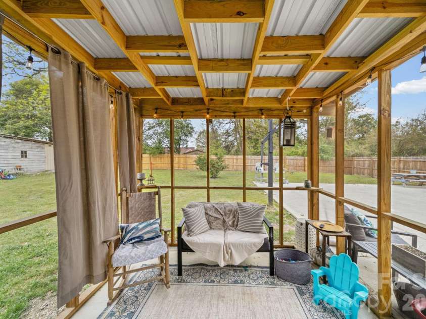 647 Still Street, Chester, SC 29706.  MLS# CAR4343695, YatesRealty ID 16798. 